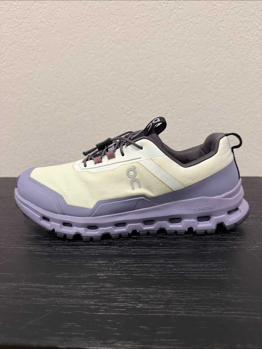 ON Cloudhero Waterproof Kids Size 5.5 Y5.5 - Purple and White - Aloe Feather